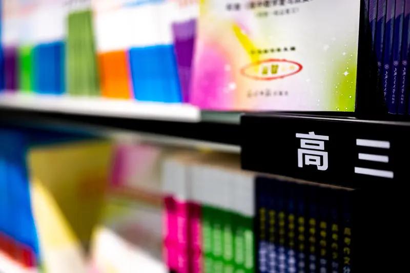 2026年高考分数线汇总来啦！每年出分后，考生和家长都为报志愿发愁，网上分数线信