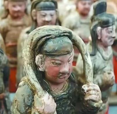 2007年，焦作一村居民为“自证”祖坟有700年历史，不惜开掘坟墓，没想到，刚开