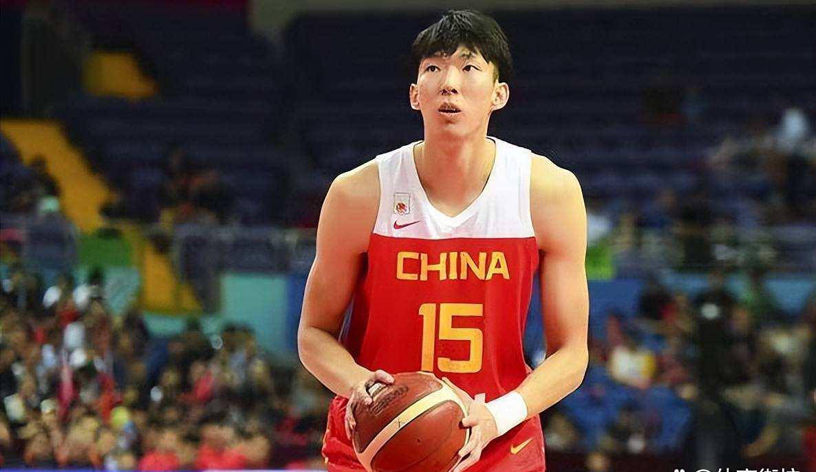 周琦和前国手李根将担任中韩之战的解说嘉宾，周琦虽然不能参加亚洲杯，却以这样的方式