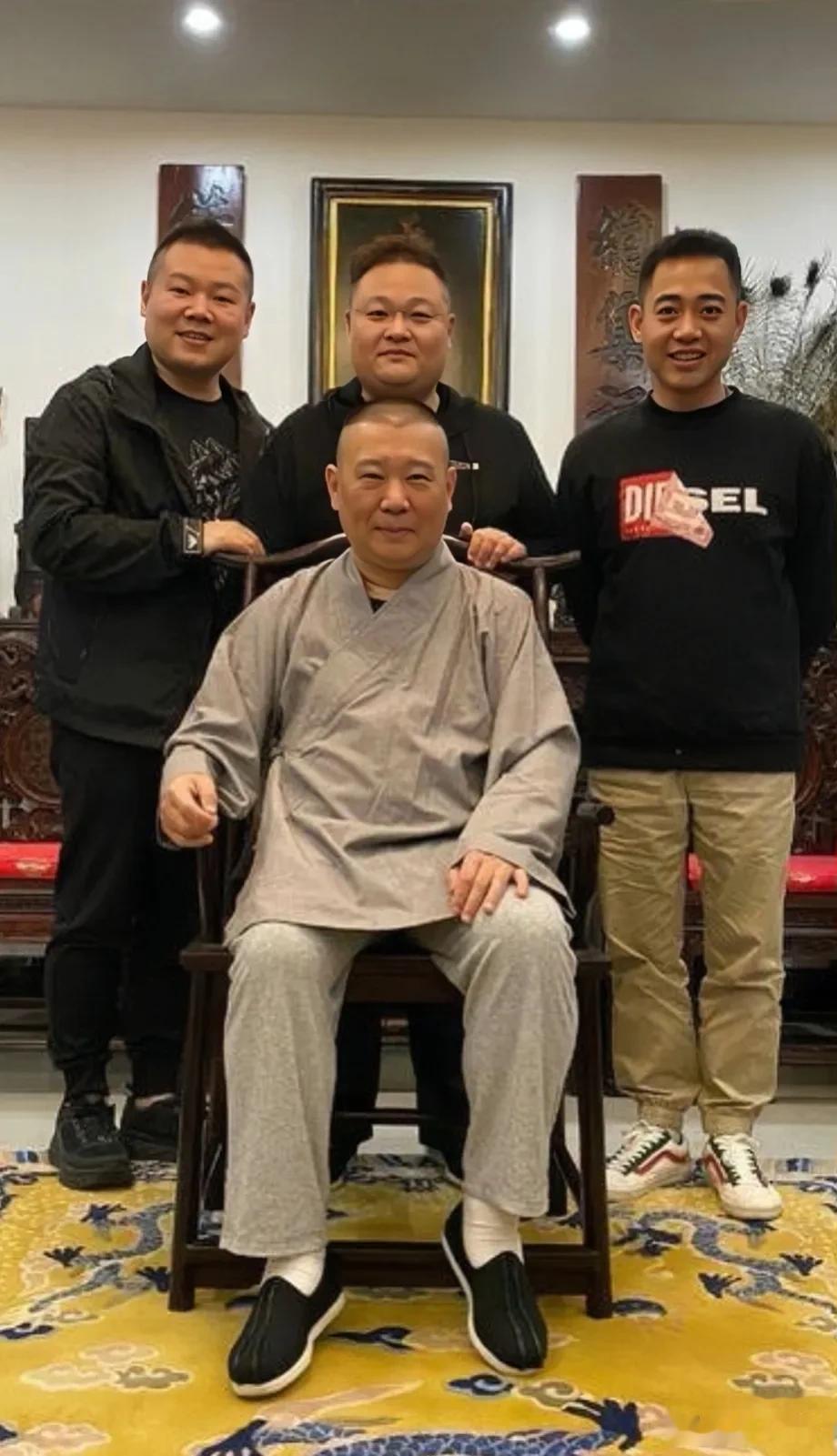 一日，德云社“御用厨师”告假还乡，郭德纲一撸袖子走进厨房，借着这个机会，给徒弟们