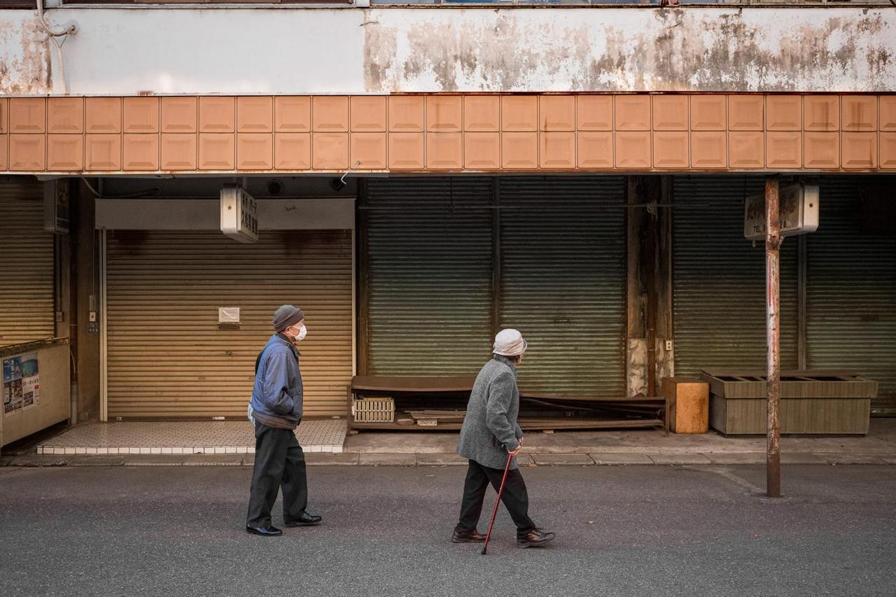 日本快撑不住了？一人吃饭一人生活成常态！中国千万别等人口警报拉响才醒悟，年轻人为