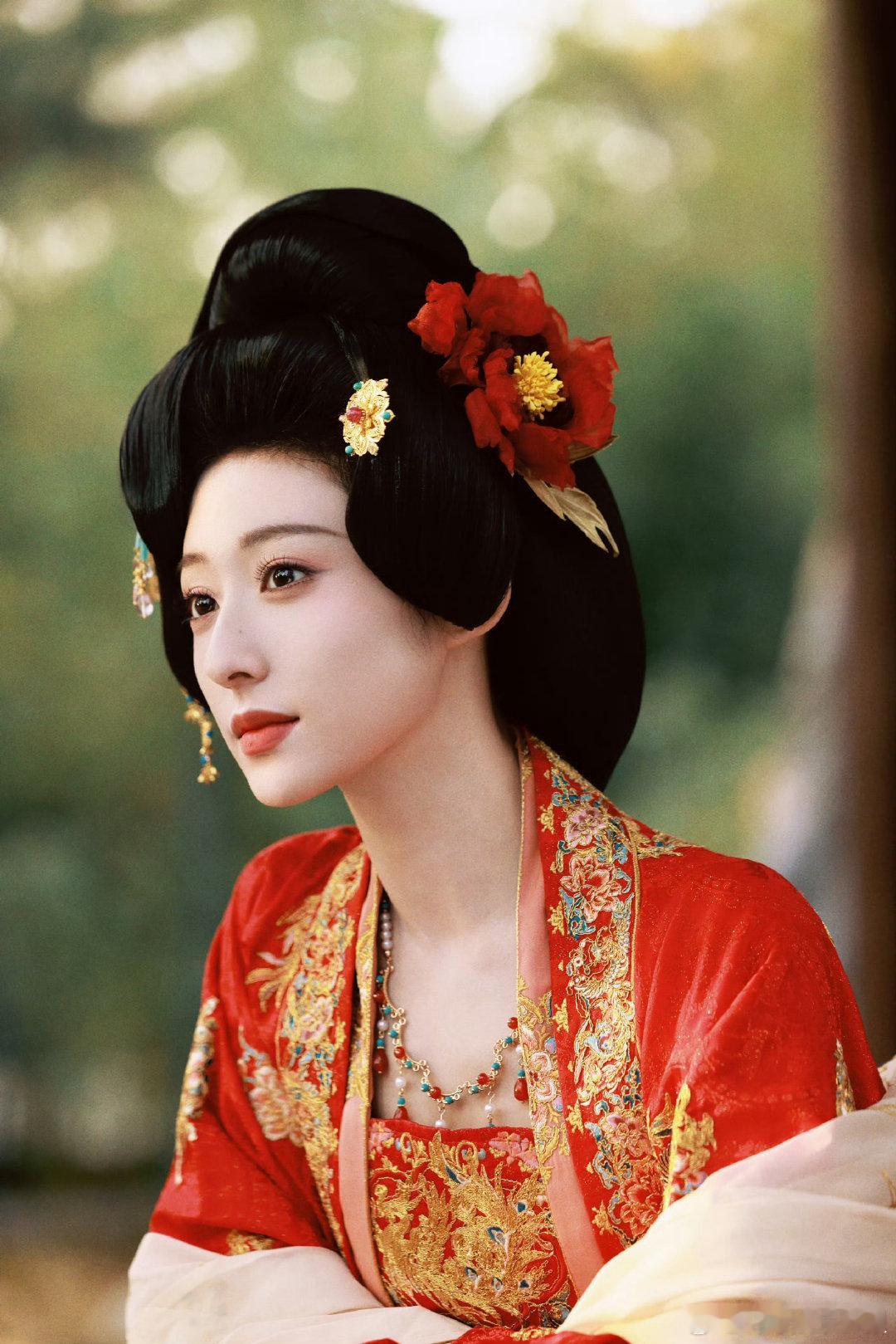 好久没在内娱见过这种类型了 内娱古装审美终于回归！这几位女艺人自带古典气韵，一穿