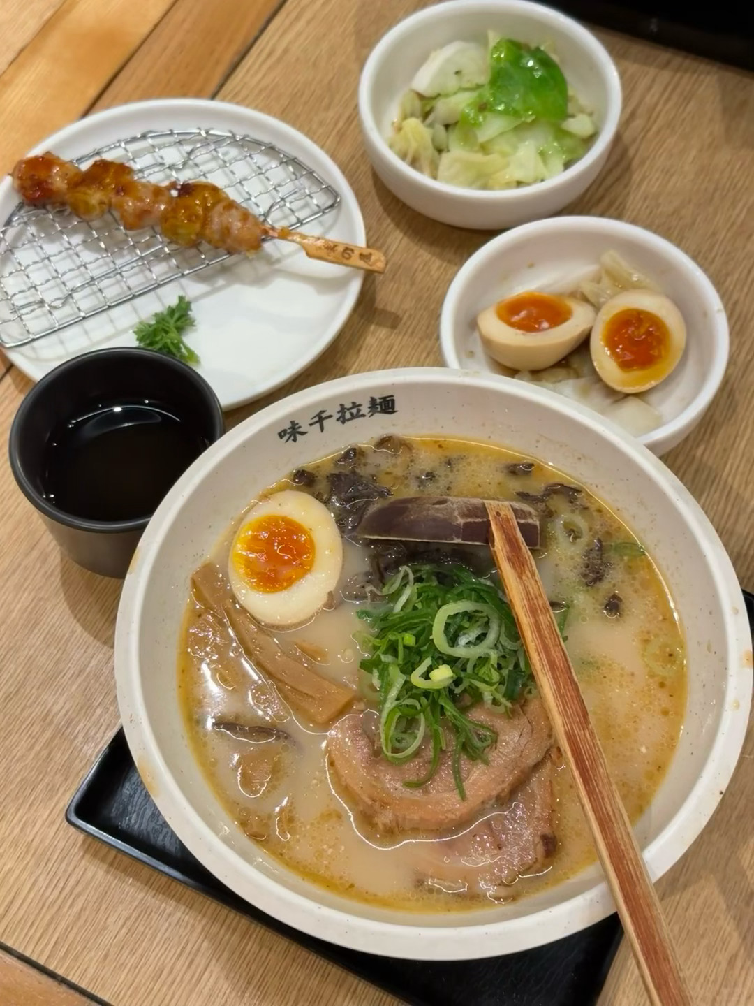 生活打败不了一位大口吃饭的女孩子👧 ​​​