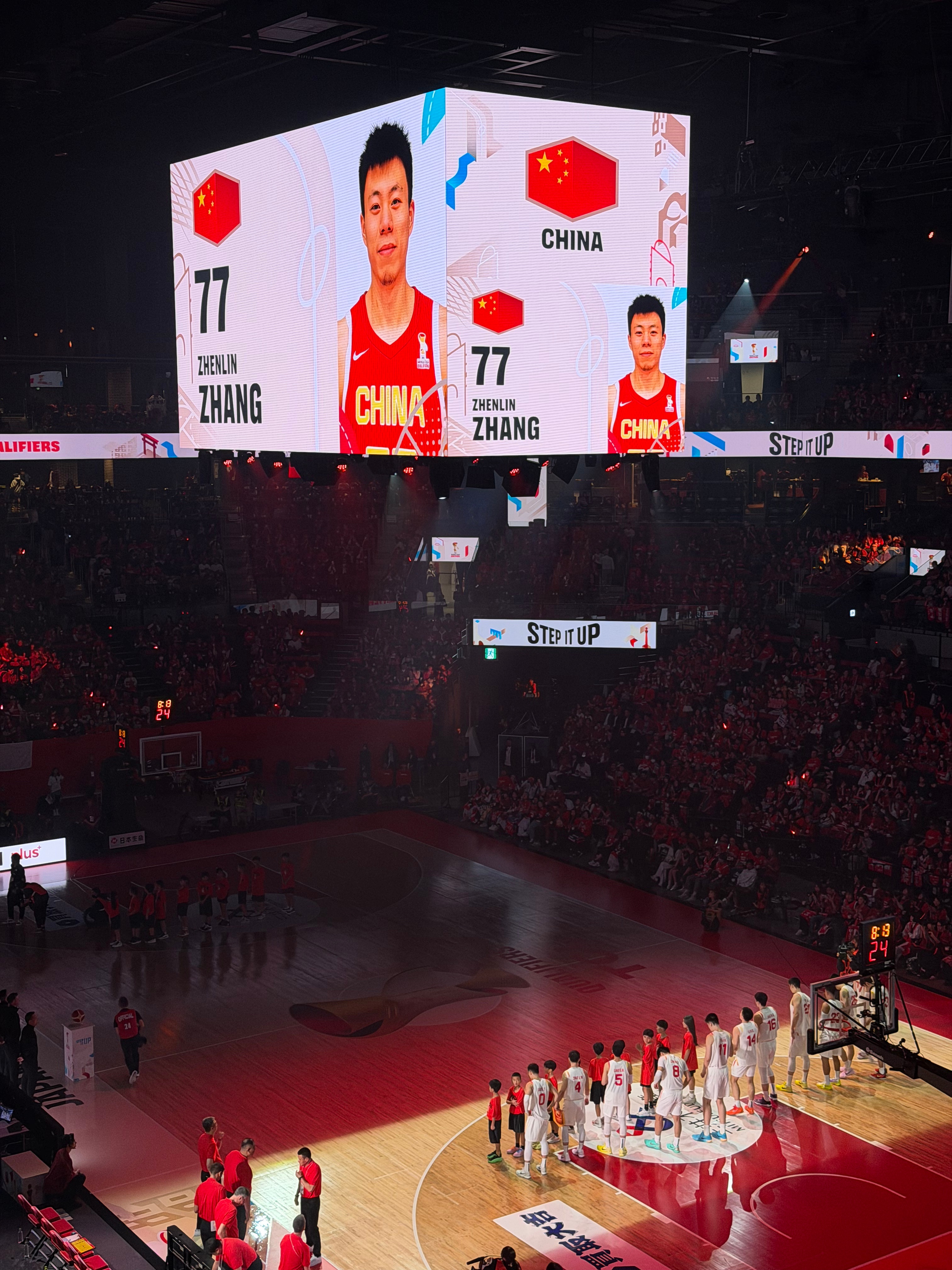 李弘权、张镇麟先后替补登场，李弘权完成国家队正式比赛首秀。中国男篮vs日本男篮