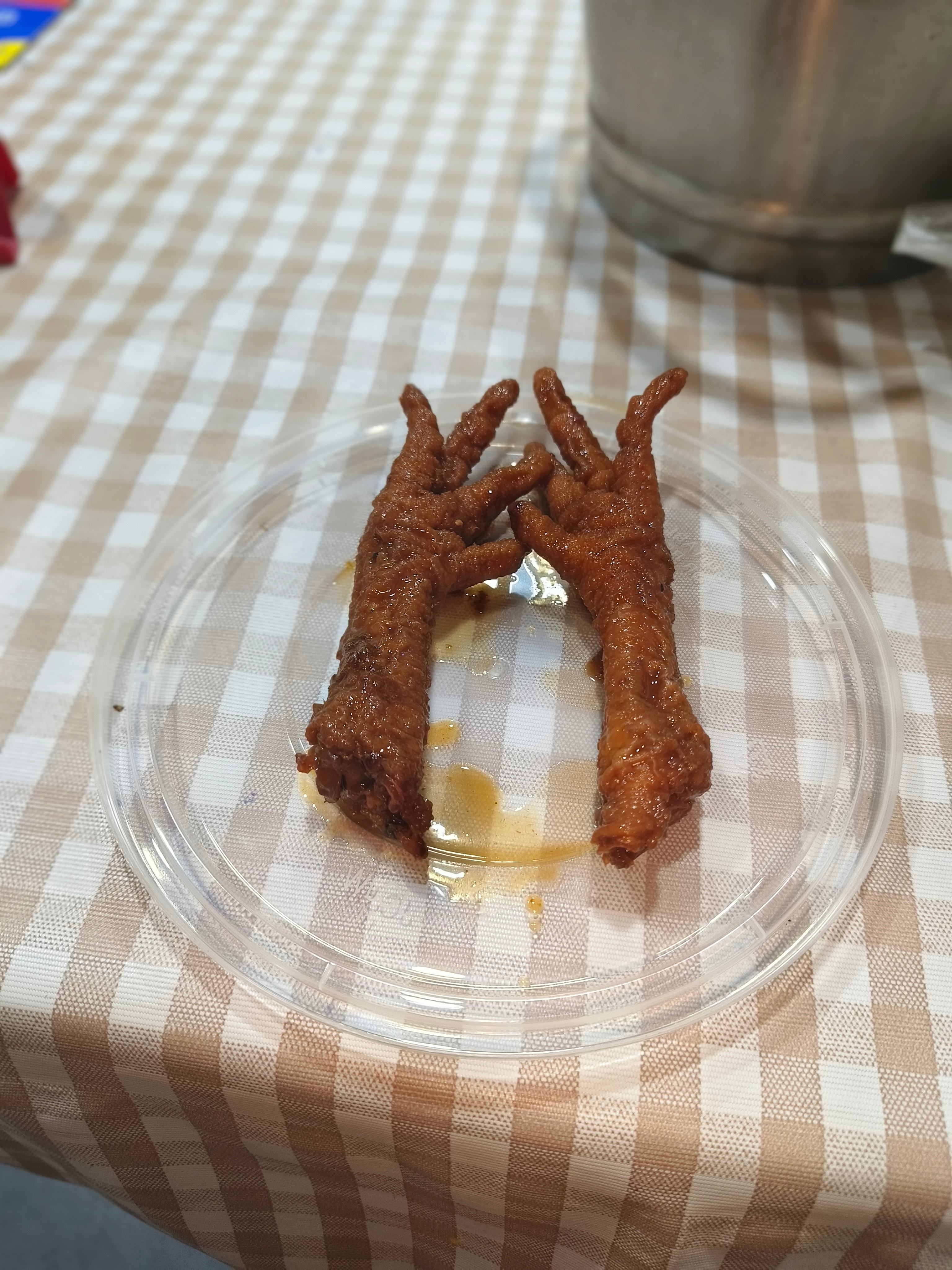 嘴馋了！啃俩爪子吃货