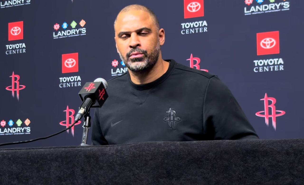 赛后采访乌度卡又开始甩锅了！
也不想想正经比赛的时候他在干嘛，球队各种失误的时候