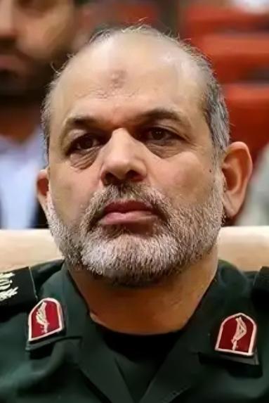 关键时刻，伊朗把一个全球通缉犯请出山
 
此人正是美国头号死对头艾哈迈德・瓦希迪