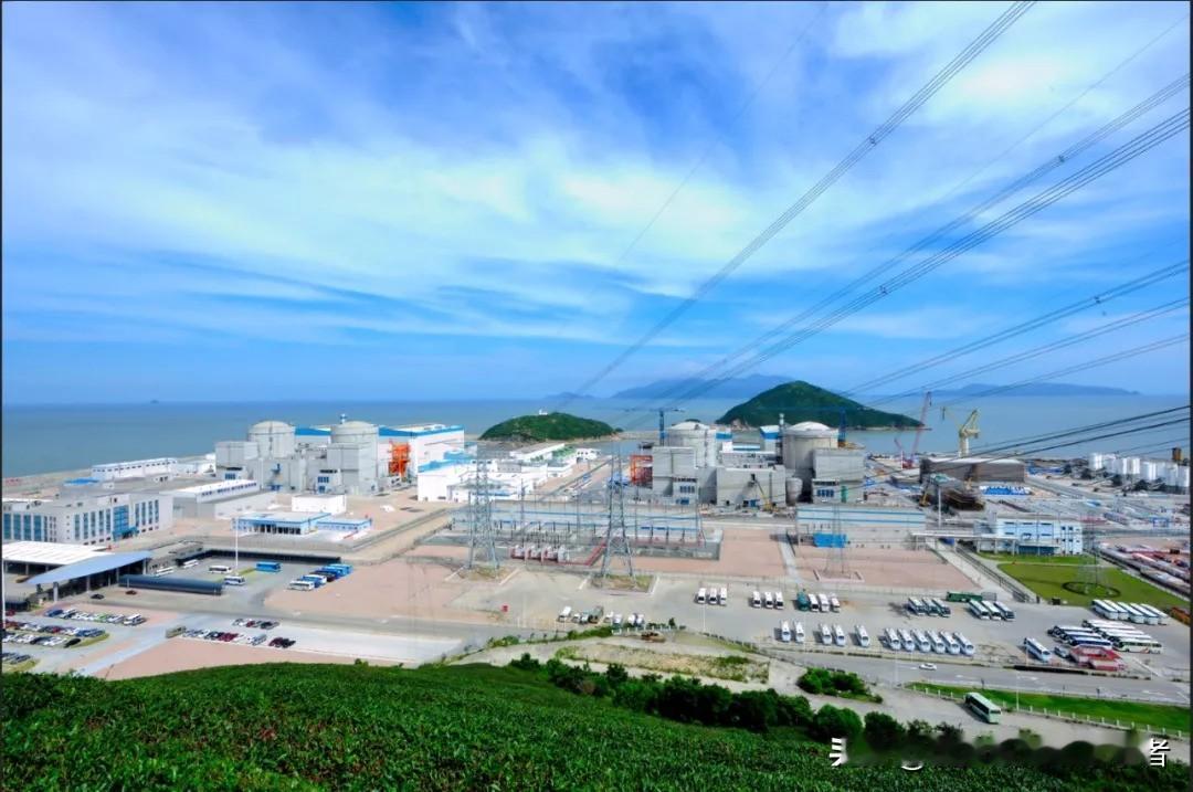 人工智能迫使微软、谷歌和亚马逊对核电站产生兴趣。
为了寻找清洁能源为其数据中心供