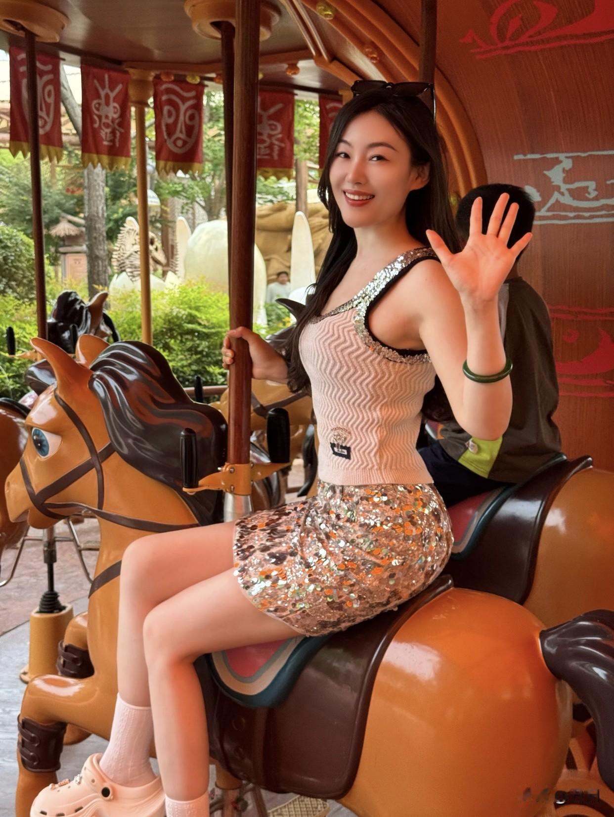 在你眼中，优雅的女人是什么样的有良好的坐姿和站姿，体态优美。