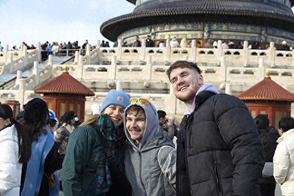 为何很多美国人到中国后笑不出来？他们到底看到了啥？不夸张的说，是看到中国太强大了