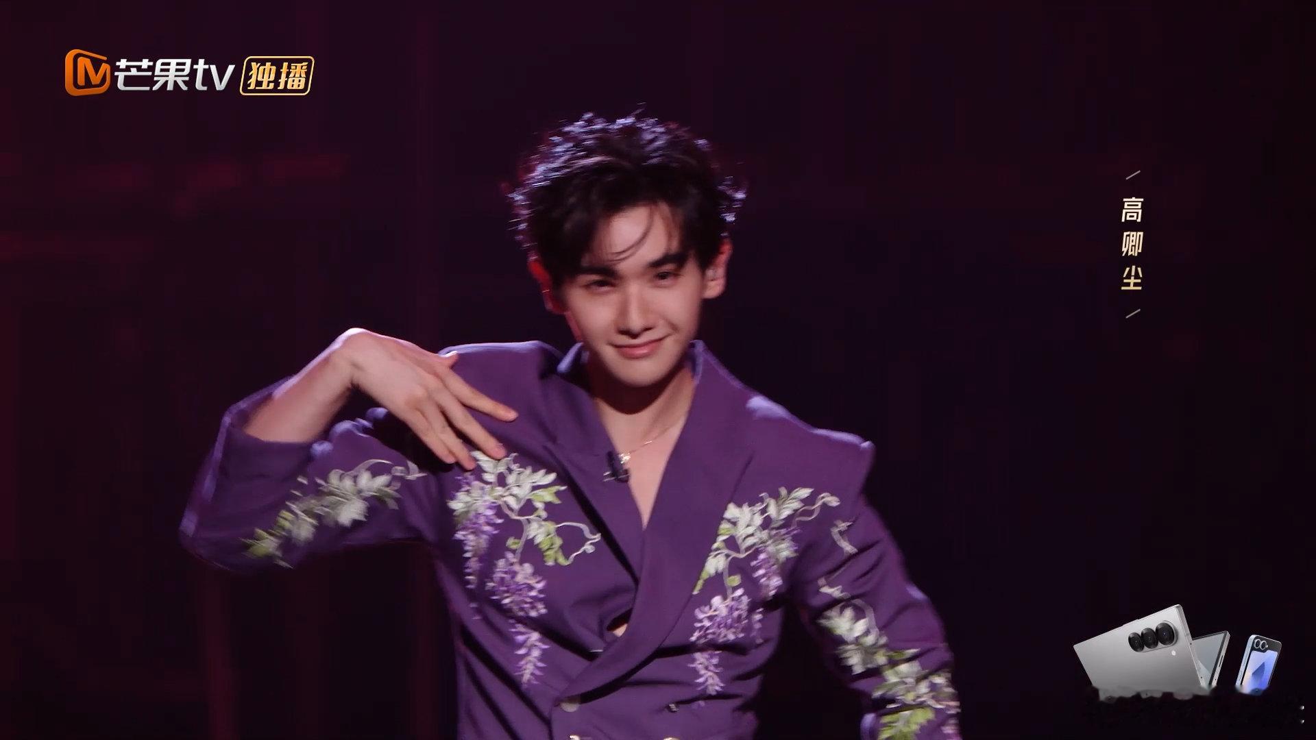 #高卿尘唱的歌比他年龄还大# 高卿尘的嗓音有一种神奇的魔力，哪怕是那些比他年龄还