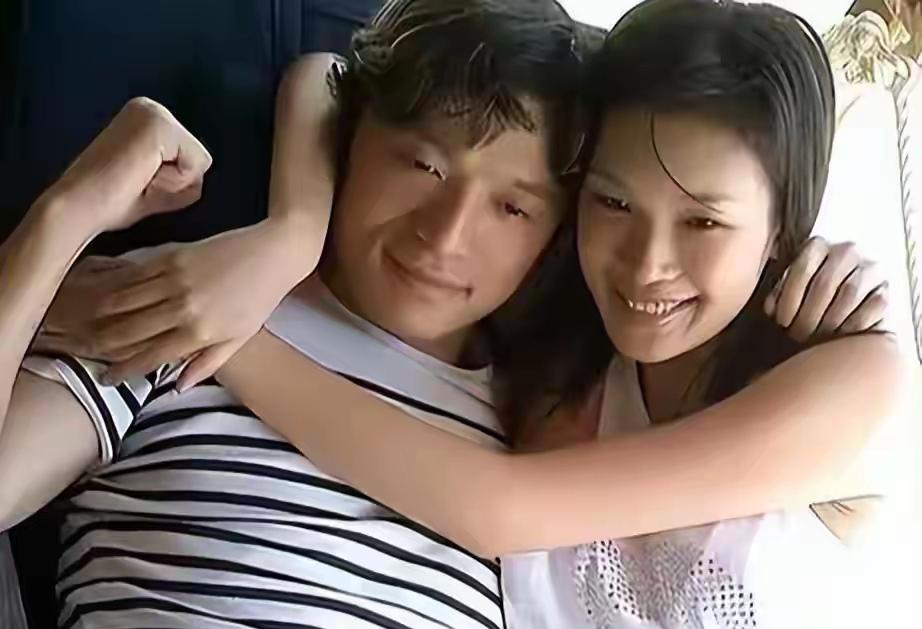 44岁佟晨洁官宣和魏巍结束11年婚姻，这是她的第二段失败婚姻，两人婚后一直没生孩