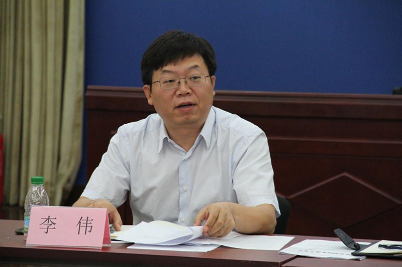 在跨省履新8个月之后，李伟任上被查，曾经的少壮派，33年仕途生涯戛然而止。生于1