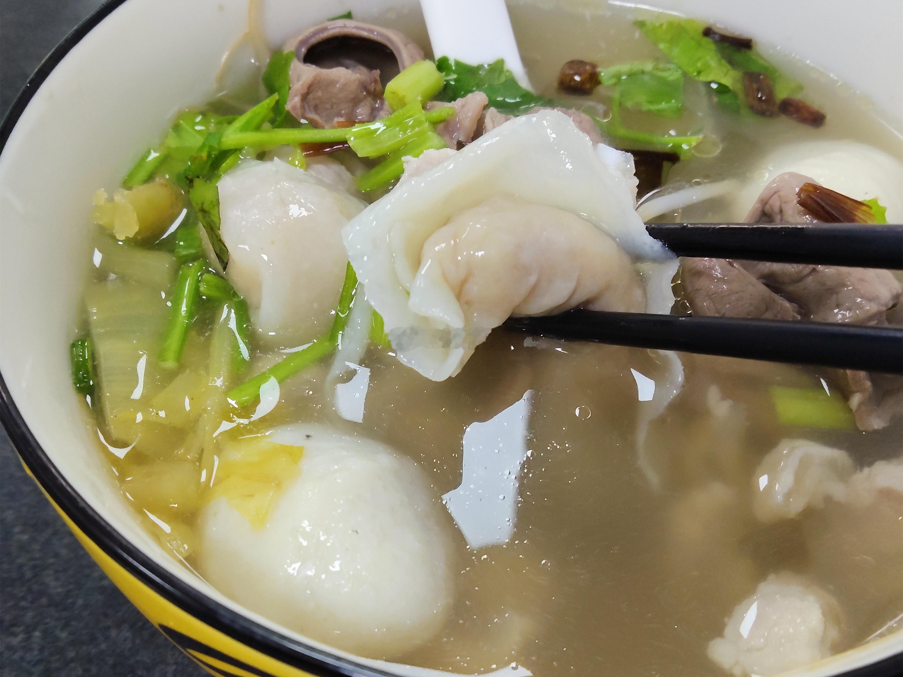 丹霞庄老厝阿姨隔壁的陈记原汁猪肚，好像也开了挺长时间的，店面应该是重新翻新过，看