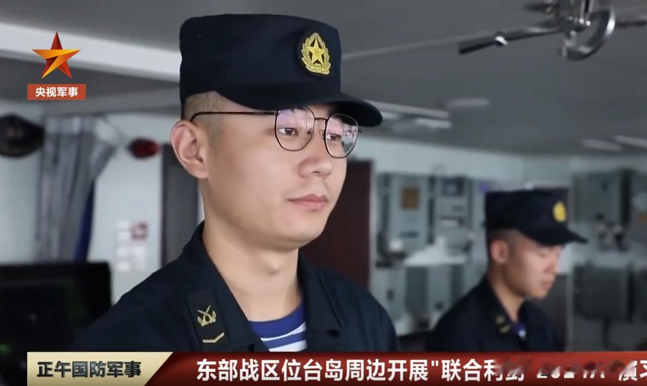让中国飞弹直接划过宝岛上空，祖国的蓝天五星红旗迎风招展。
中国人民解放军东部战区