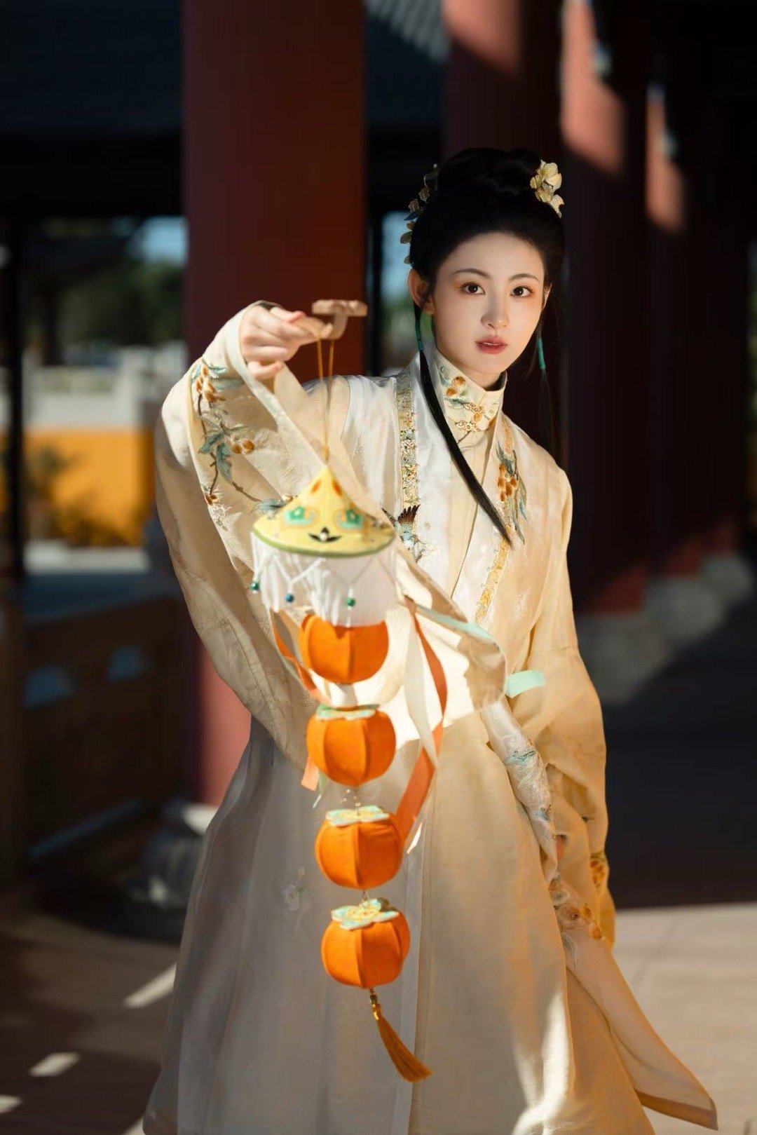 #赵晴于正 千里马和伯乐#赵晴在采访时感谢于正，她说：“我非常感谢于老师，给了我