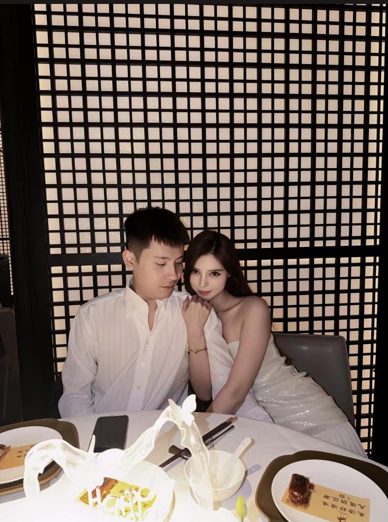 江苏沛县徐公子，拓瑞集团董事长徐正海的大儿子，新婚燕尔，和他新婚妻子看着真的太般