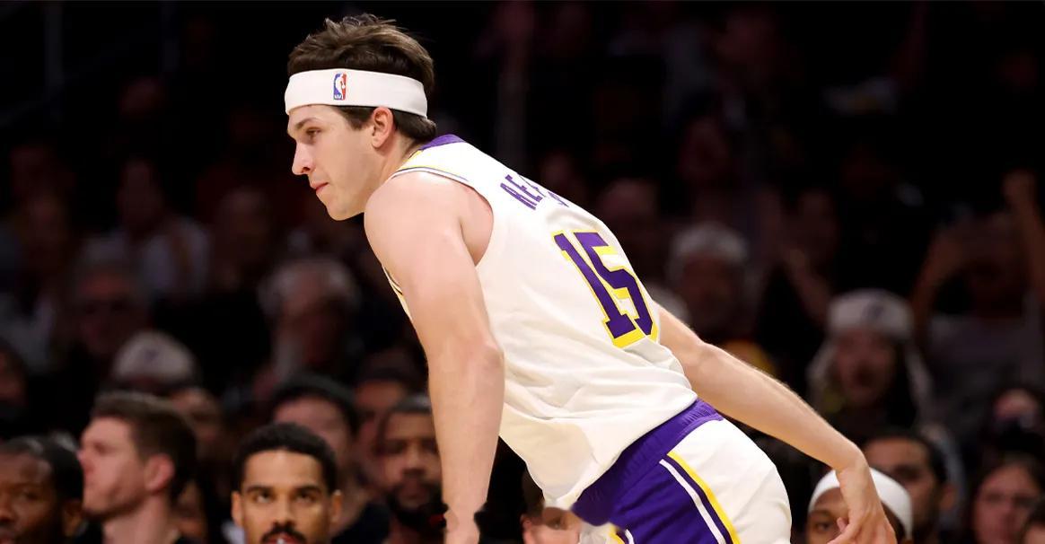 据ESPN记者Shams Charania报道，湖人后卫奥斯汀-里夫斯被诊断出左