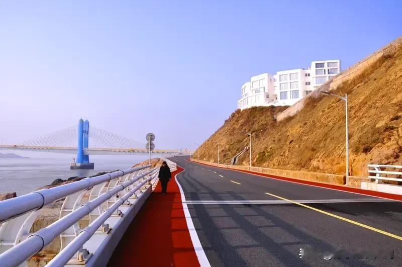 熊丙奇建议把职高变综合高中，感觉这是个挺不错的想法，而且浙江和陕西已经开始试行啦
