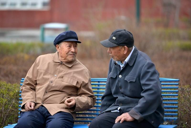 老了以后，才明白的事：
 
1、年轻的时候，一定要尽力托举自己的孩子。
宁可自己