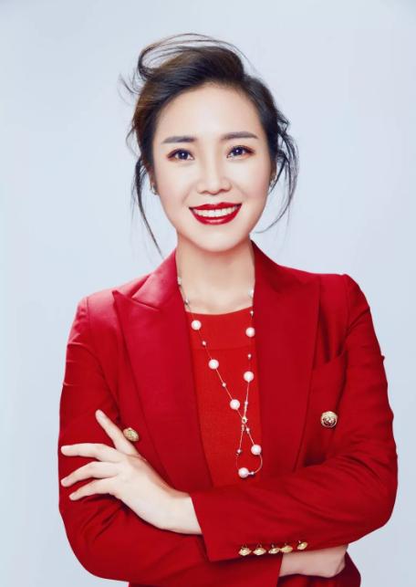 云朵也太拼了！



刀郎的演唱会刚结束
云朵就开始了线上直播



她的每场演