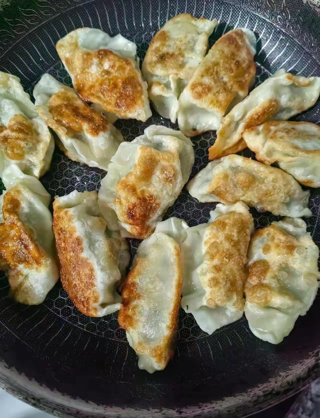 人在成年后很难复刻那种单纯无忧的纯粹快乐时光，无论它多么愉悦或平静，都...