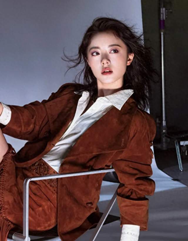赵今麦湿发皮衣官宣代言！一改甜妹形象气场拉满