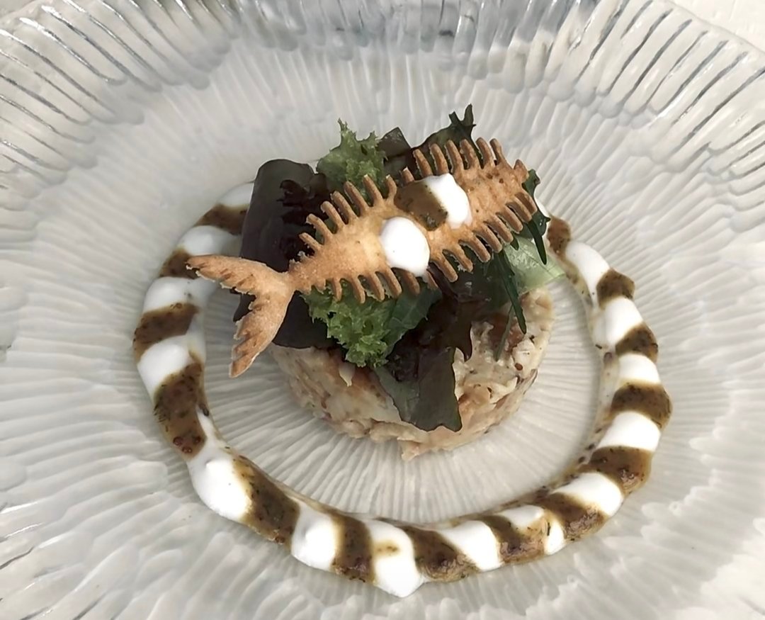 好了，檀老师终于开始旅行青蛙的海外美食模式了等你很久了那个沙拉，我吃过类似款像是