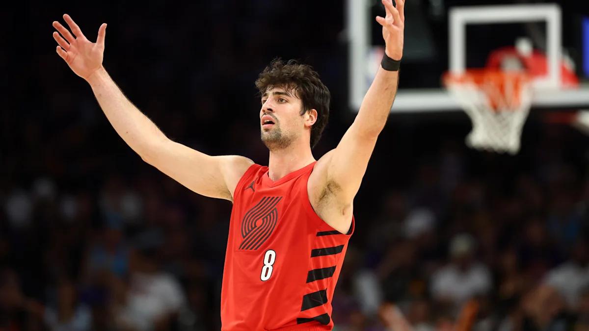 德尼·阿夫迪亚轰下41分，同时送出12次助攻和7个篮板，带领波特兰开拓者客场11