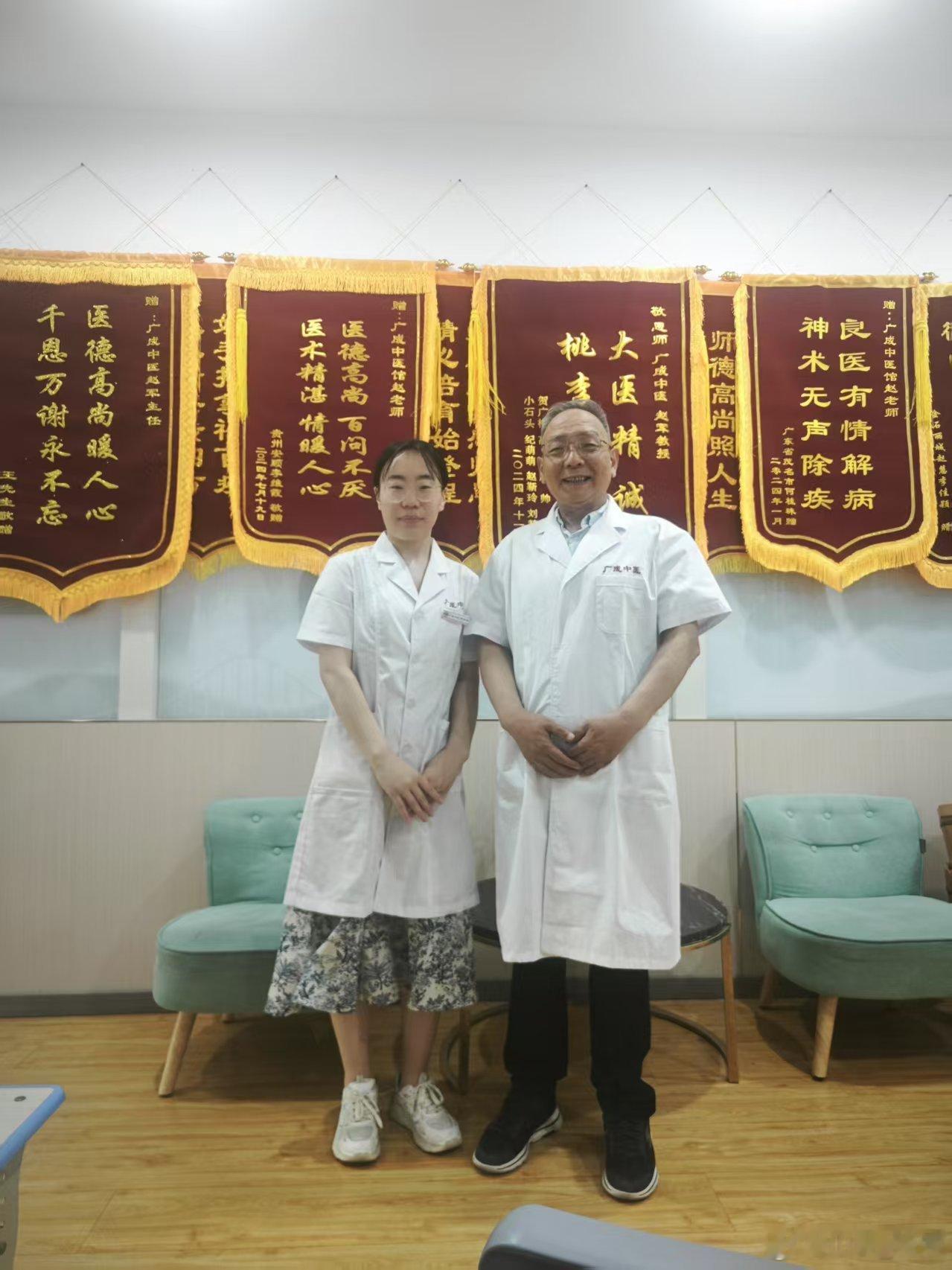芹菜5根+红枣3颗，熬出一碗“通便汤”，比药还快芹菜5根+红枣3颗。熬出来一碗汤