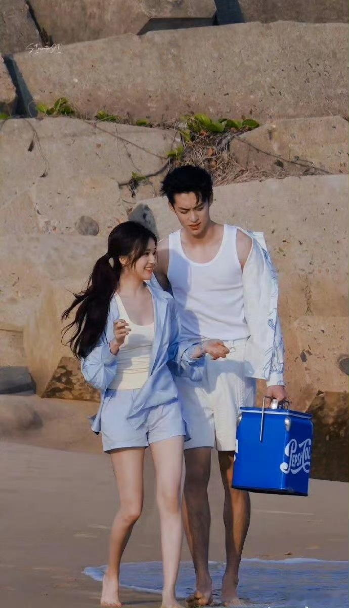 这俩啥时候关系这么好了王鹤棣演唱会嘉宾