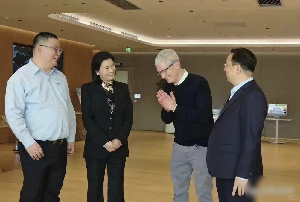 库克这两年好像来中国比较频繁了，去年就来了两三次，最近又来了上海，每次接待的都挺...