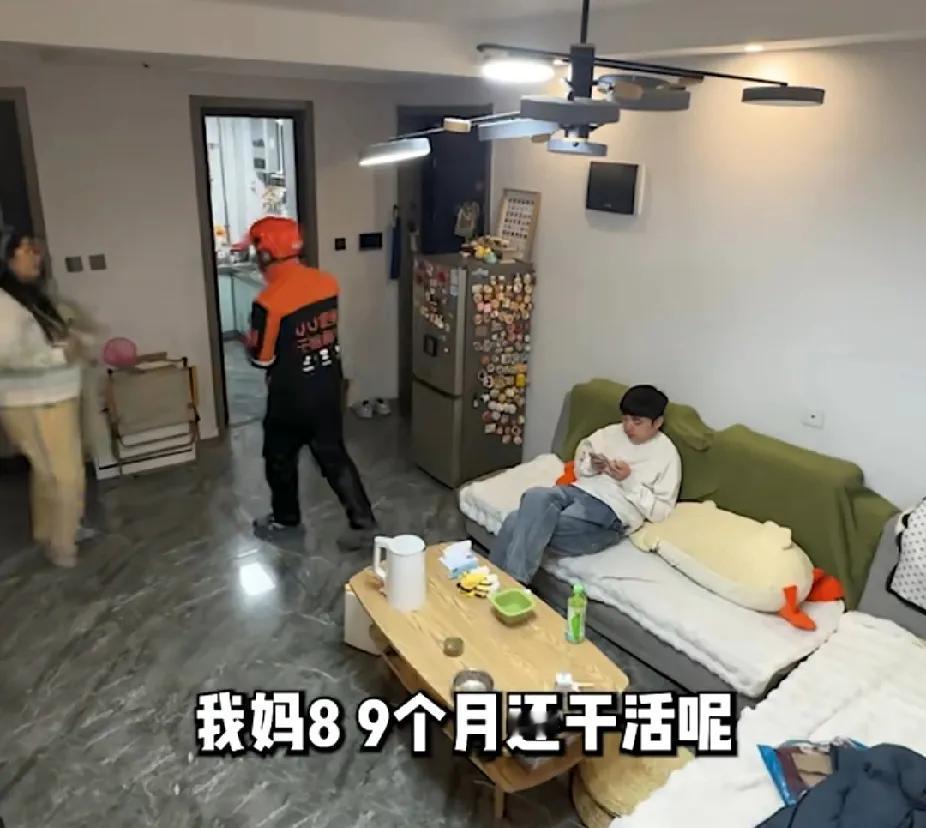 近日，李女士发视频称自己晚上吃完饭后准备出去遛弯想让老公陪同，老公却窝在沙发上打