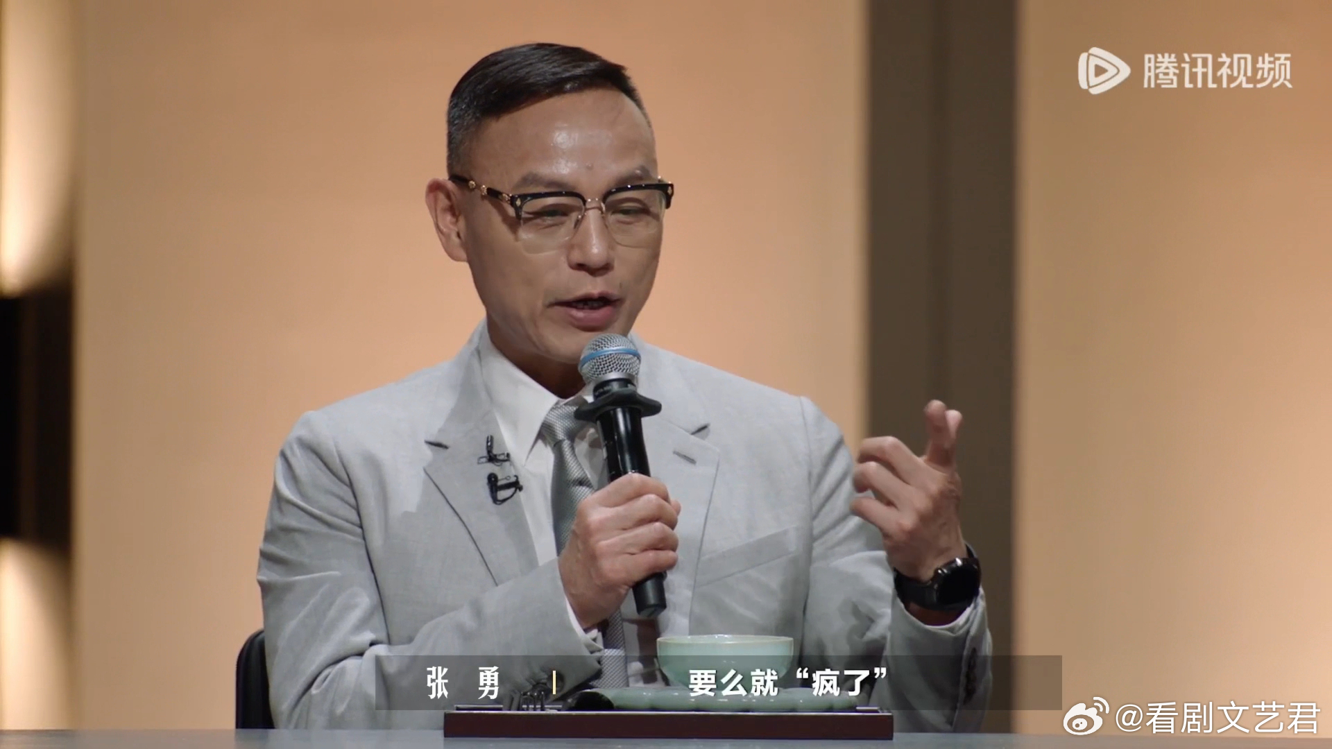 内娱第一个被谢霆锋夸有种的人一饭封神 同一种百合食材演绎多种形态，蒸、碾、冷冻塑