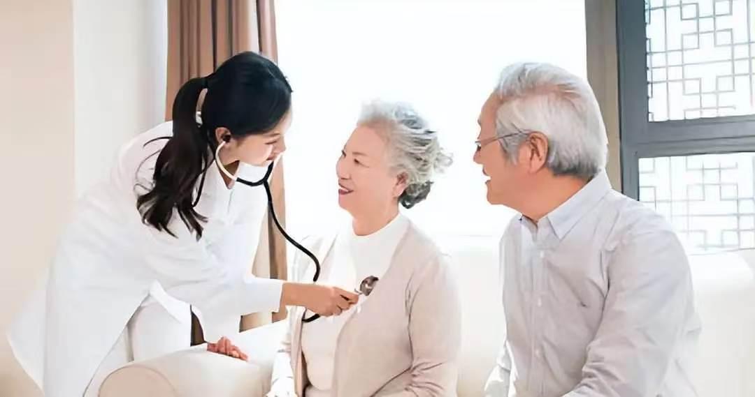 不婚不育的人老了没人管？政策早把路铺好了，你用没用？
今天去社区服务中心办医保年