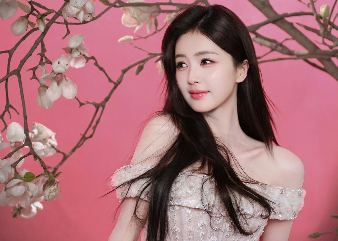 白鹿粉裙轻扬白鹿浅粉花朵裙粉色花仙子！ 