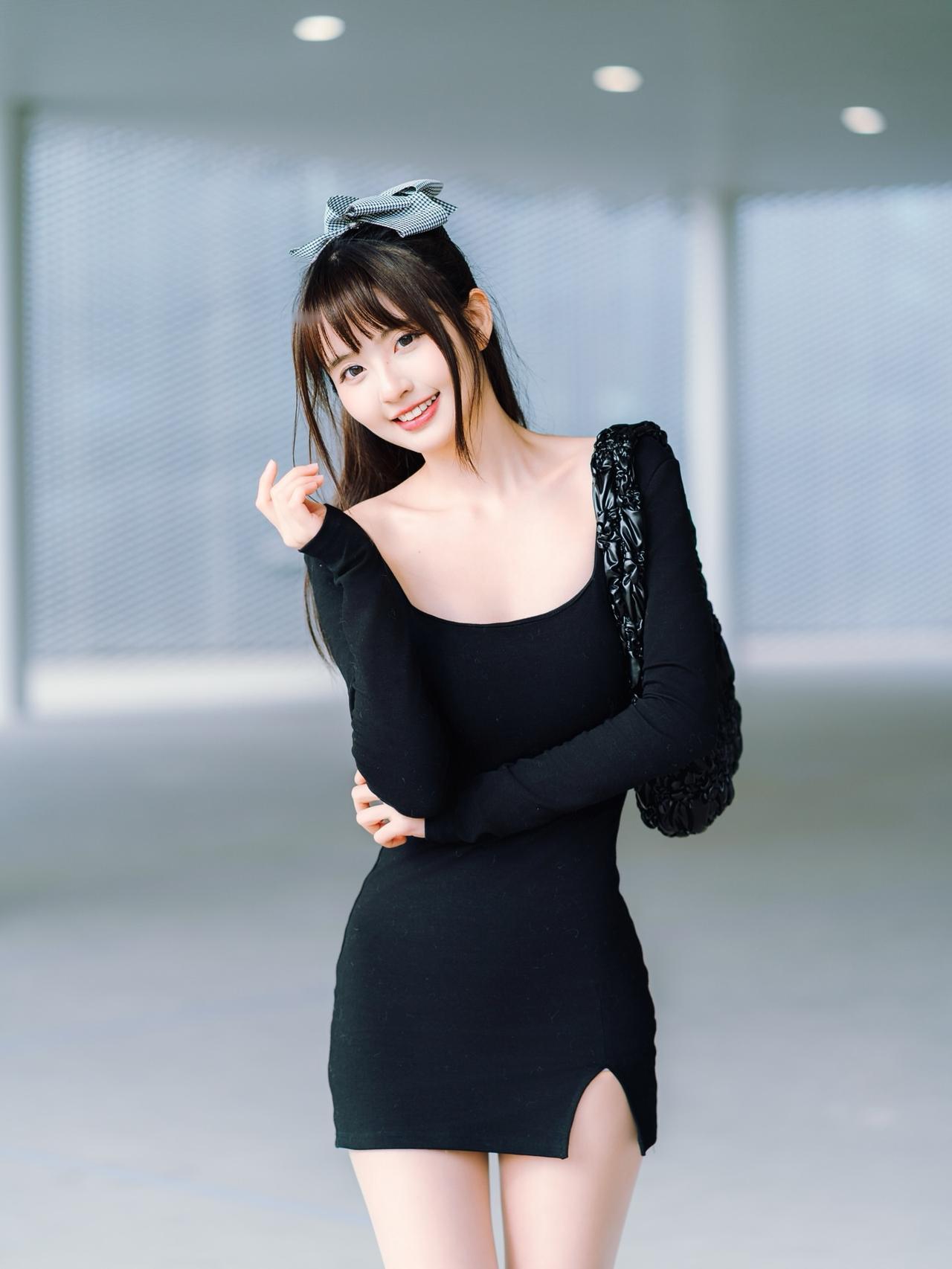 甜美少女风，黑裙搭配蝴蝶结发带，元气满满！💖✨女人如何穿出含蓄的性感?