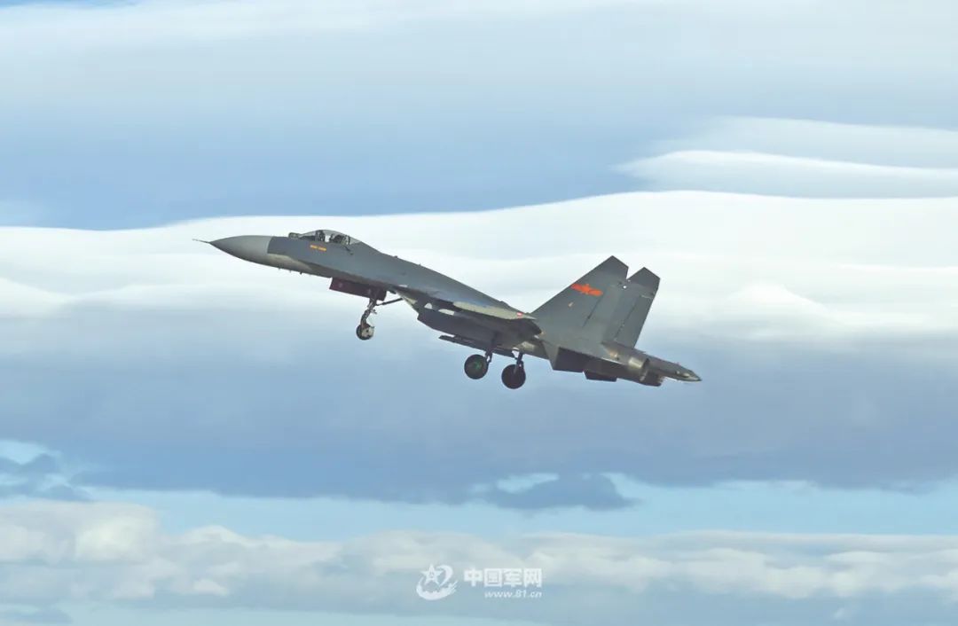 歼-11B白头#烽火问鼎计划# ​​​