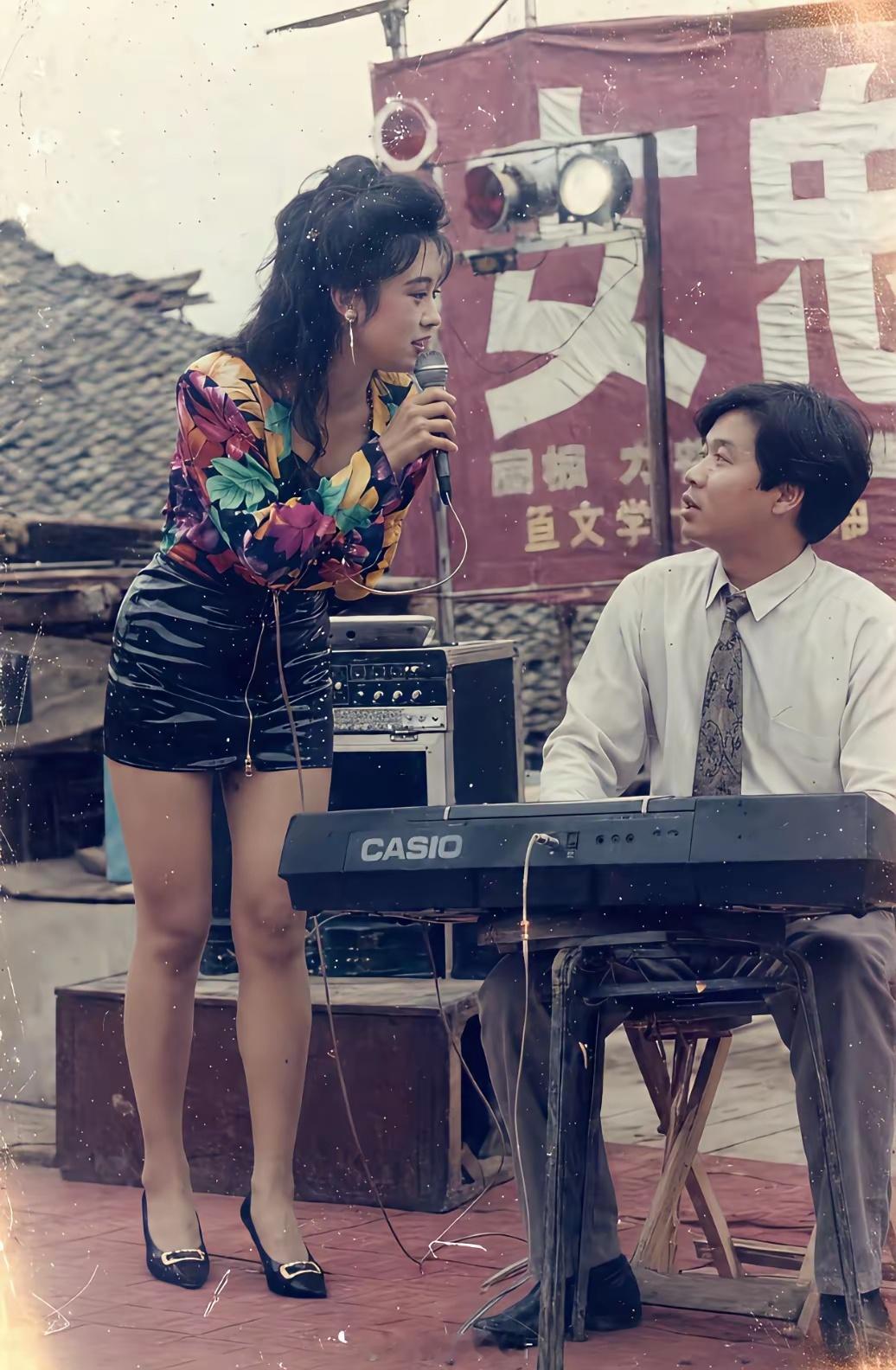 90年代，珠三角农村的“乡村大篷车”。听过来人描述，半夜后有“攒劲儿”的节目？
