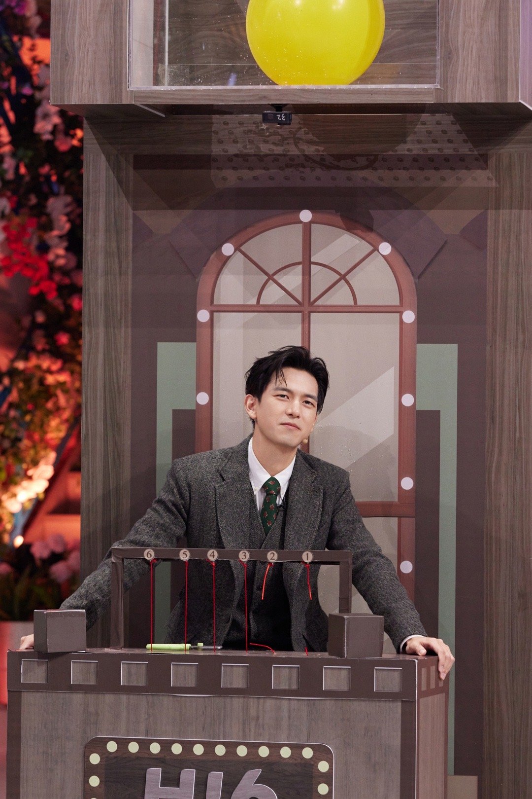 #李现否认自己是卧底#、#何炅看李现的眼神# 李现否认自己是卧底，何炅看李现的眼