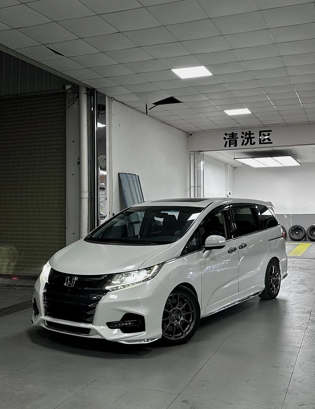 洗洗吧~🧽
奥德赛
奶爸车
面包车
深夜
解压
洗车