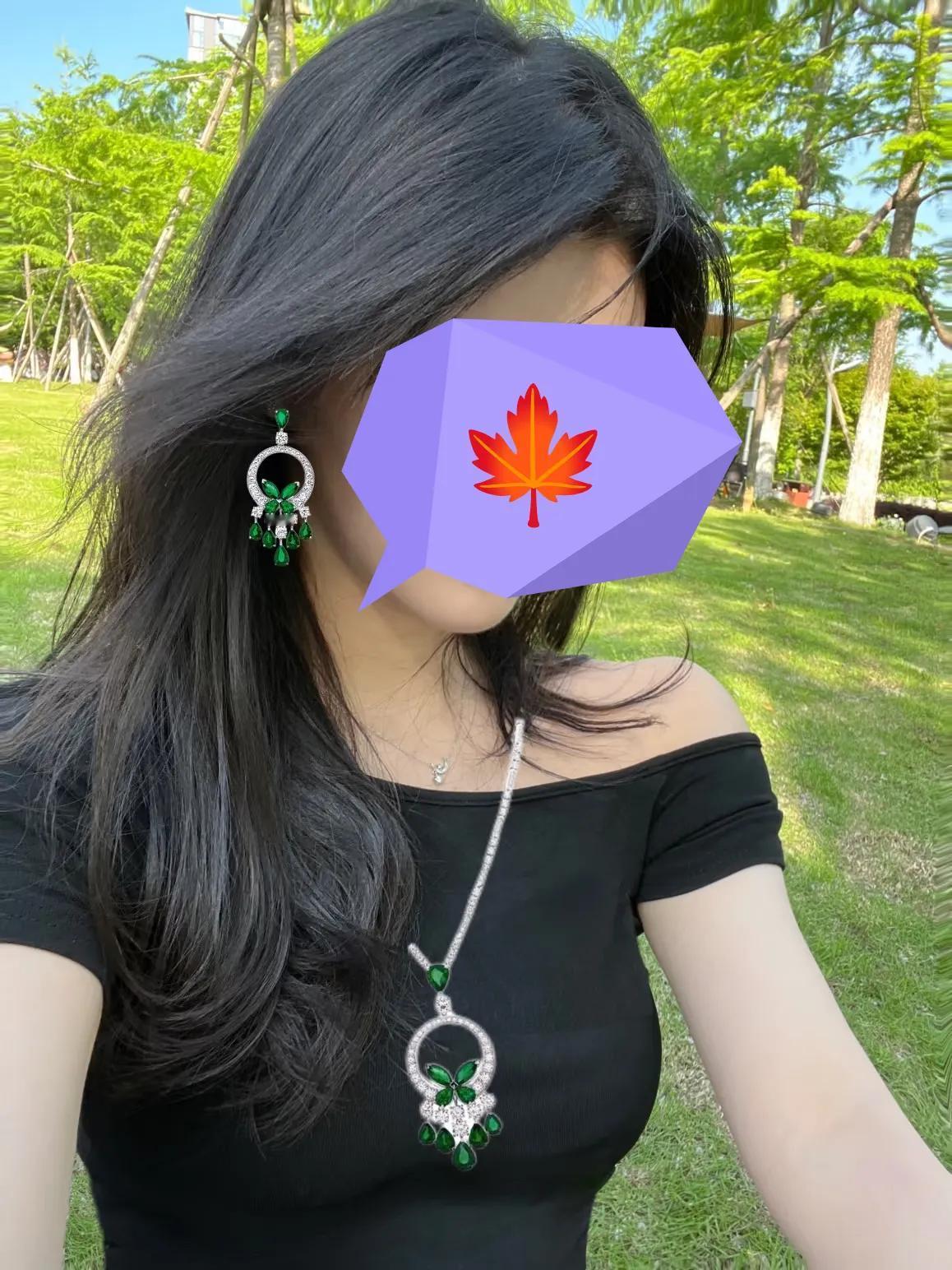 50块钱买的耳环，黄杨钿甜同款，感觉还行🙈🙈🙈