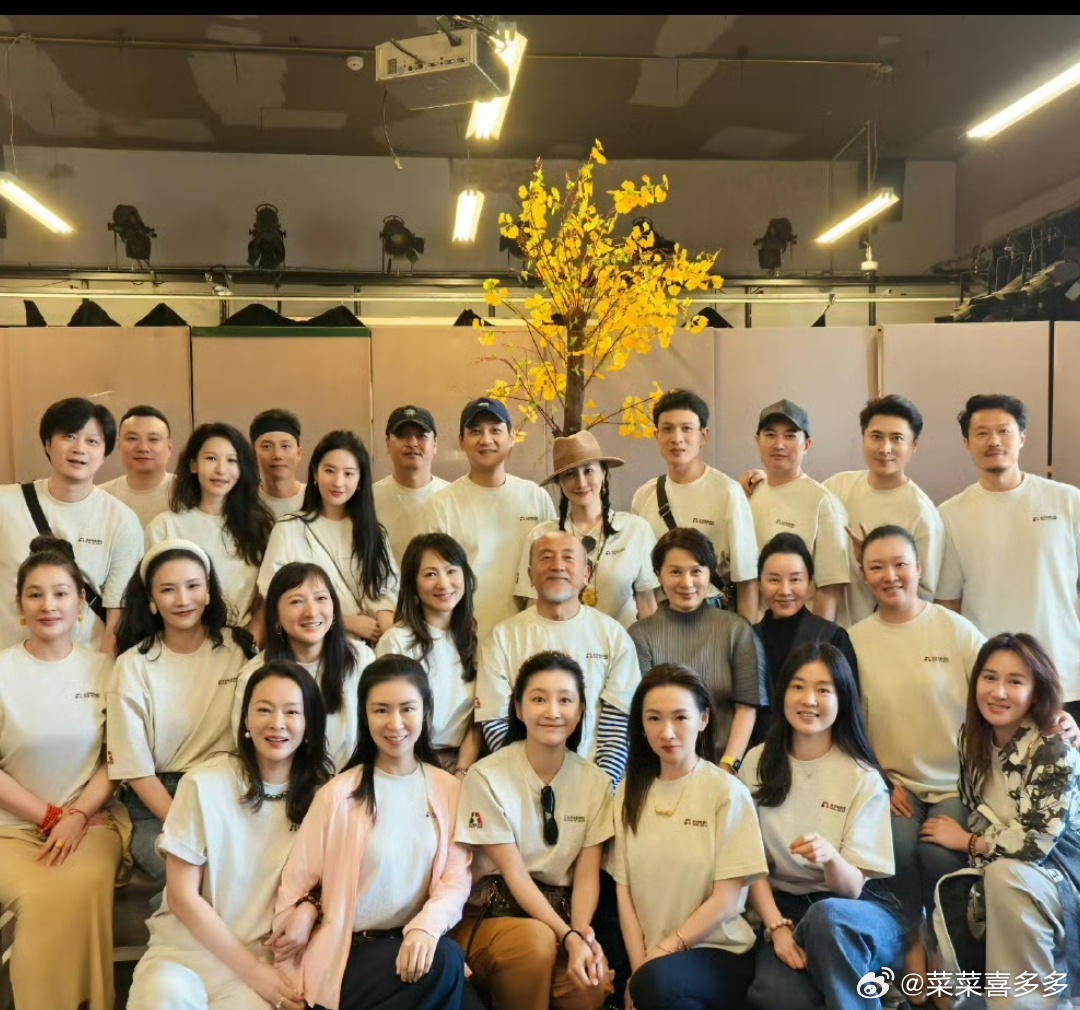 刘亦菲一点法令纹没有刘亦菲参加北电毕业20周年同学聚会，真不愧是“神仙姐姐”啊～