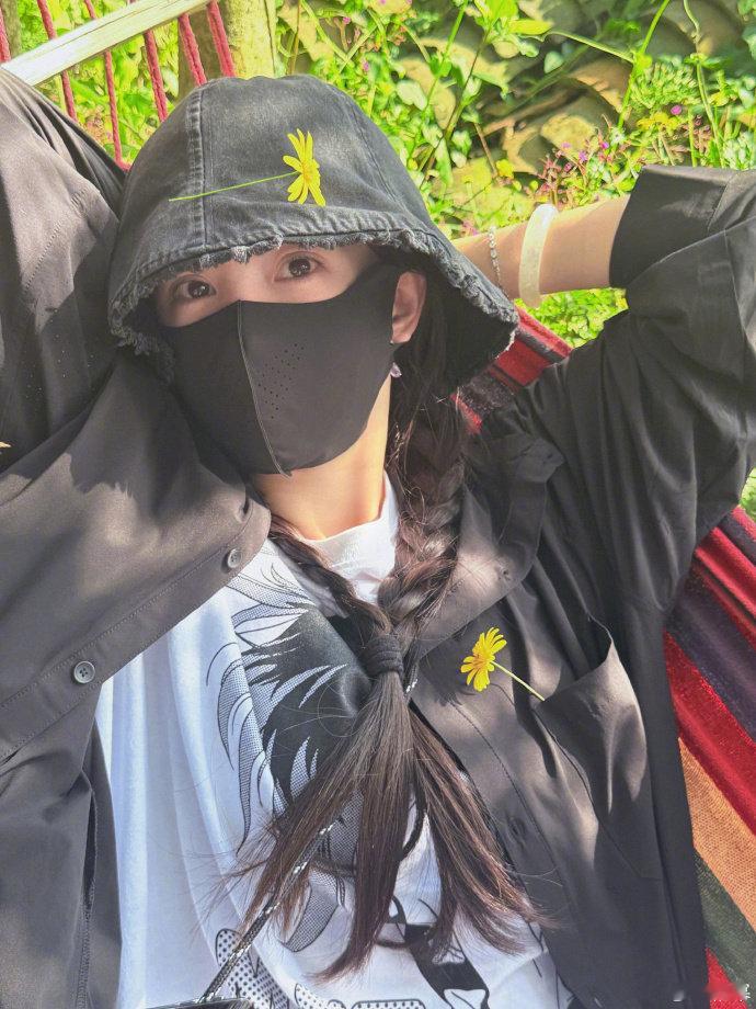 杨幂眼睛发炎被误诊 杨幂自曝眼睛发炎被误诊为异物入眼，导致眼睛红了半个月都没好，