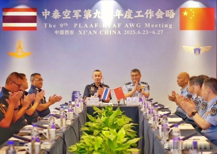 解放军向泰国空军讲解，歼10C吊打阵风真相，印度人不爽也没用。

印度空军最近日