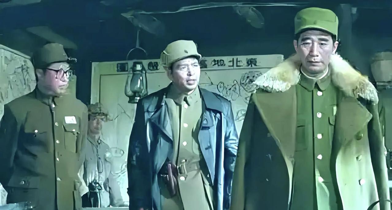 在经典老电影《大决战》，东野参谋长刘亚楼穿着一件皮衣，非常精神抖擞。你知道吗，这