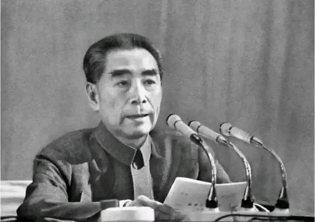 1949年3月，北平虽已和平解放，暗流仍未平息。特务潜伏，危机四伏，周总理赴西苑