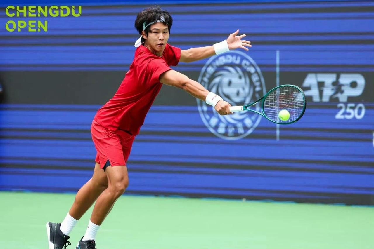 开门见喜！成都ATP250首轮，300名开外的中国球员爆冷击败世界前40名将！