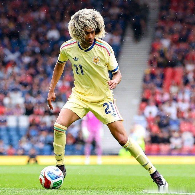 【热知识】 🇨🇼 Tahith Chong（陈达毅/钟塔西）是库拉索队本届世