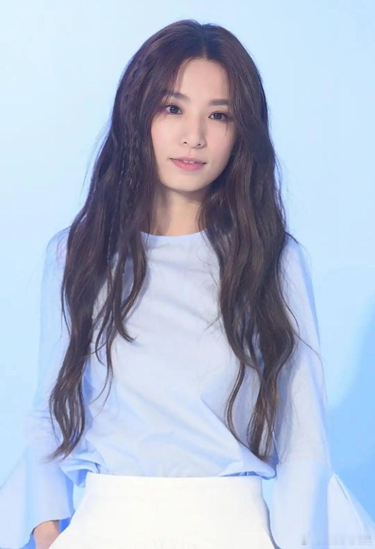 田馥甄回应与周杰伦绯闻 据台媒，被问近日又被提起的她和周杰伦的陈年绯闻，她回应：